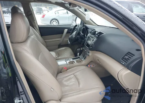 2013 Toyota Highlander Se V6 z USA, uszkodzony, nr VIN 5TDBK3EH2DS200383